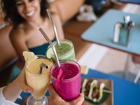 Cómo refrescarte con nuestras bebidas y helados en verano